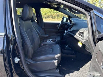 2026 Chrysler Pacifica Select AWD