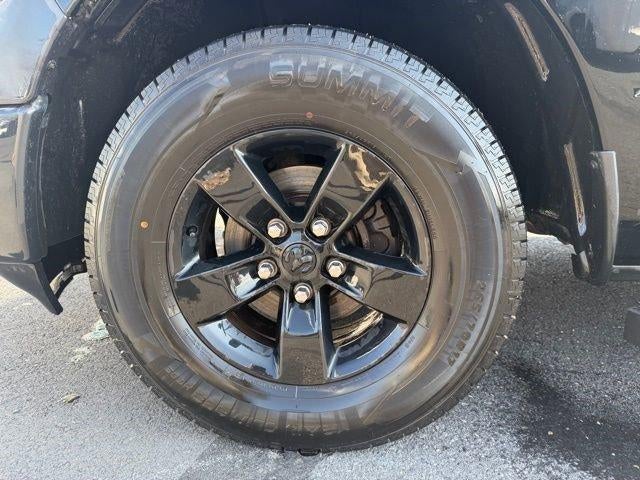 2021 RAM 1500 Classic Tradesman 4x4 Crew Cab 5'7" Box