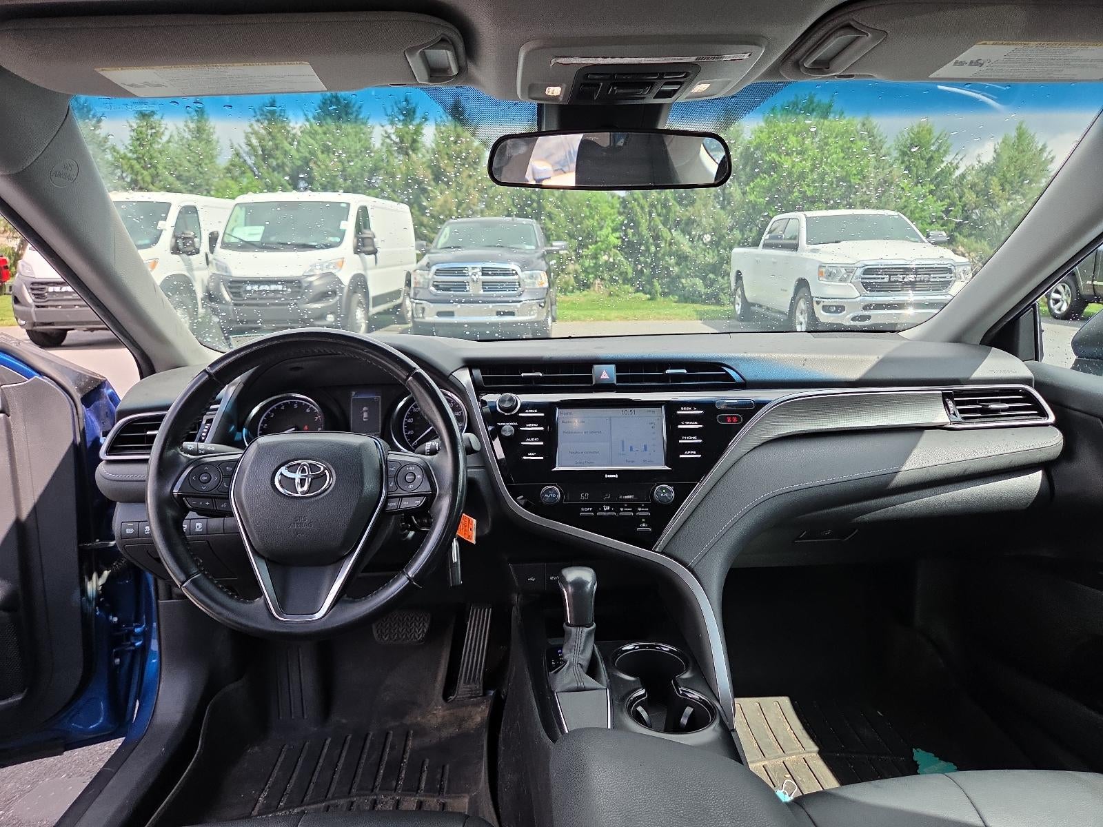 2020 Toyota Camry SE Auto (SE)