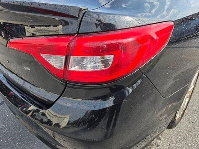 2015 Hyundai SONATA 4dr Sdn 2.4L SE
