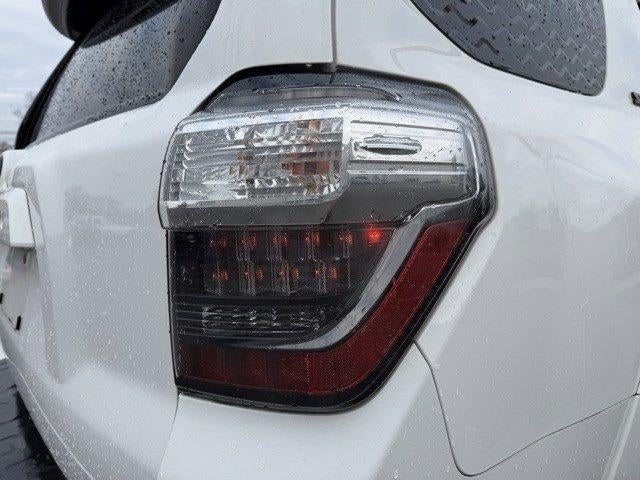 2016 Toyota 4Runner 4WD 4dr V6 SR5 (GS)