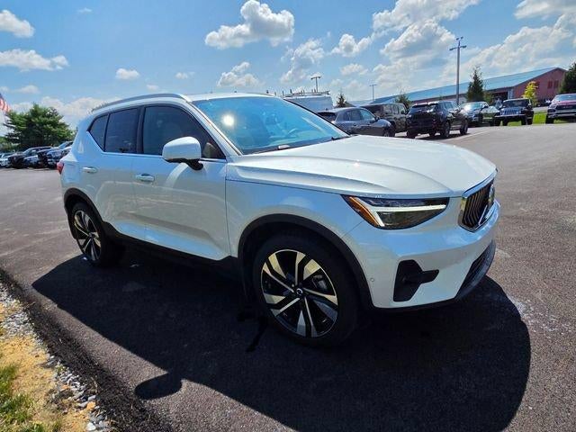 2024 Volvo XC40 B5 AWD Plus Bright Theme