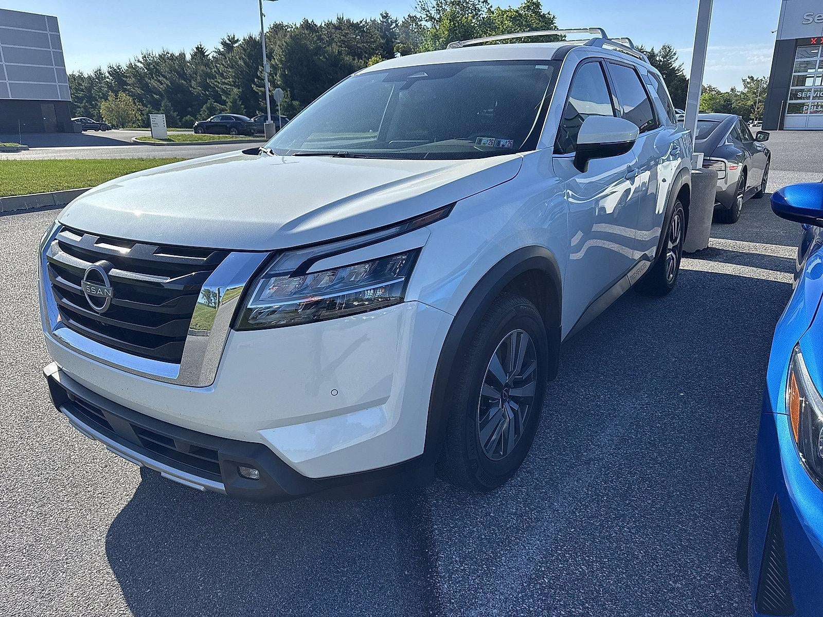 2022 Nissan Pathfinder SL