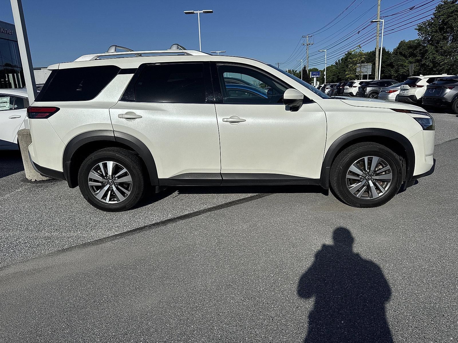 2022 Nissan Pathfinder SL