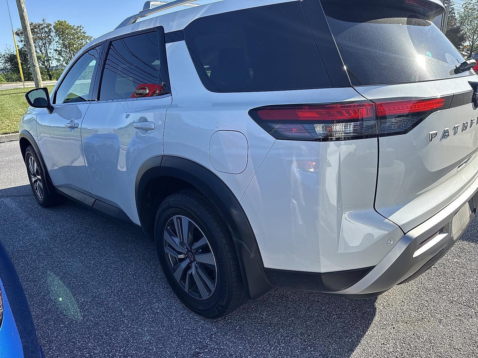 2022 Nissan Pathfinder SL