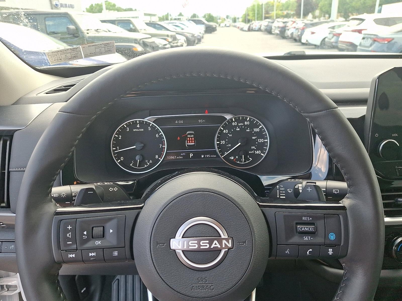 2025 Nissan Pathfinder SL