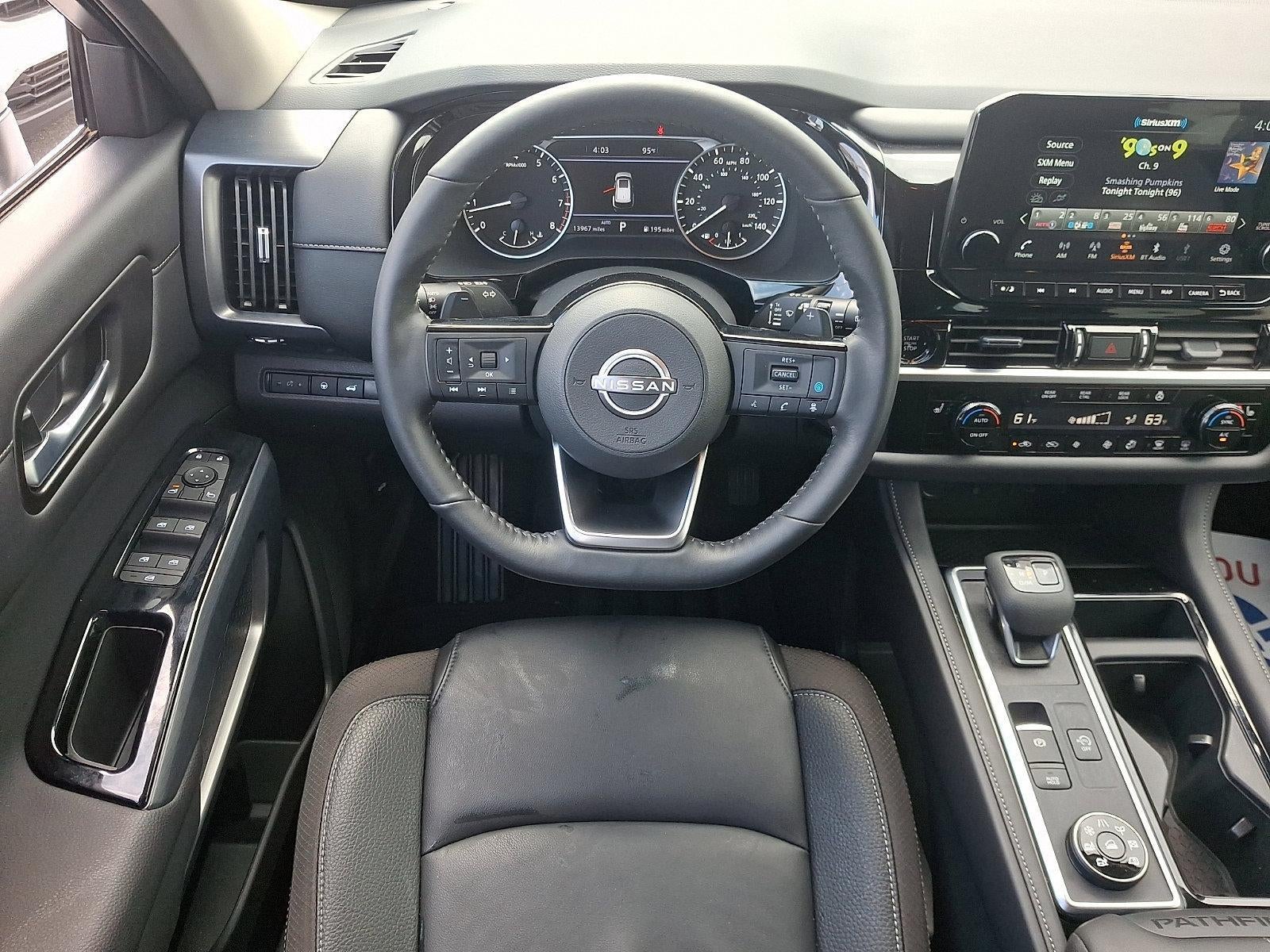 2025 Nissan Pathfinder SL