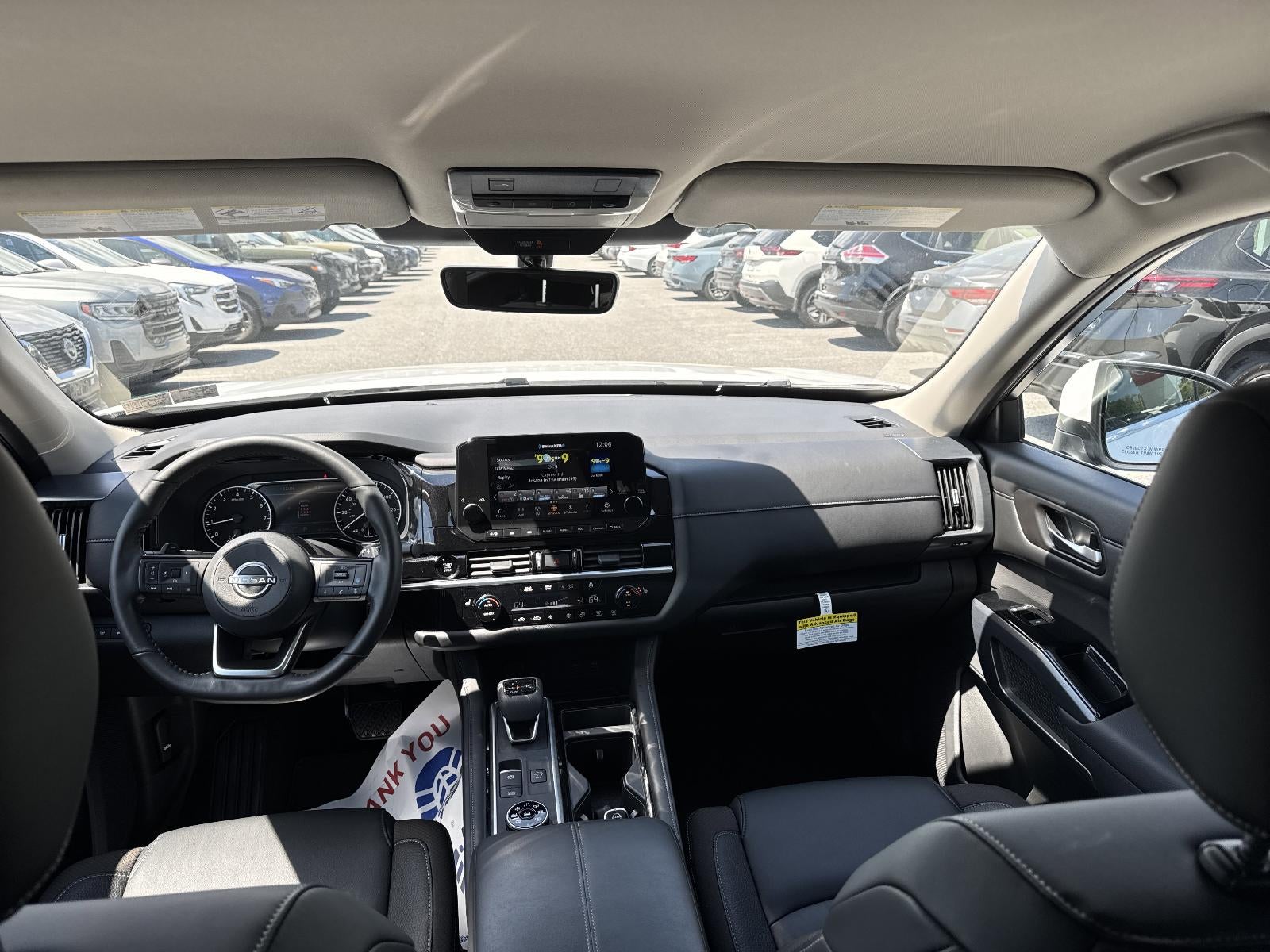 2025 Nissan Pathfinder SL