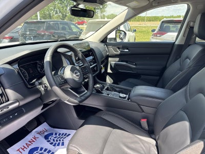 2025 Nissan Pathfinder SL