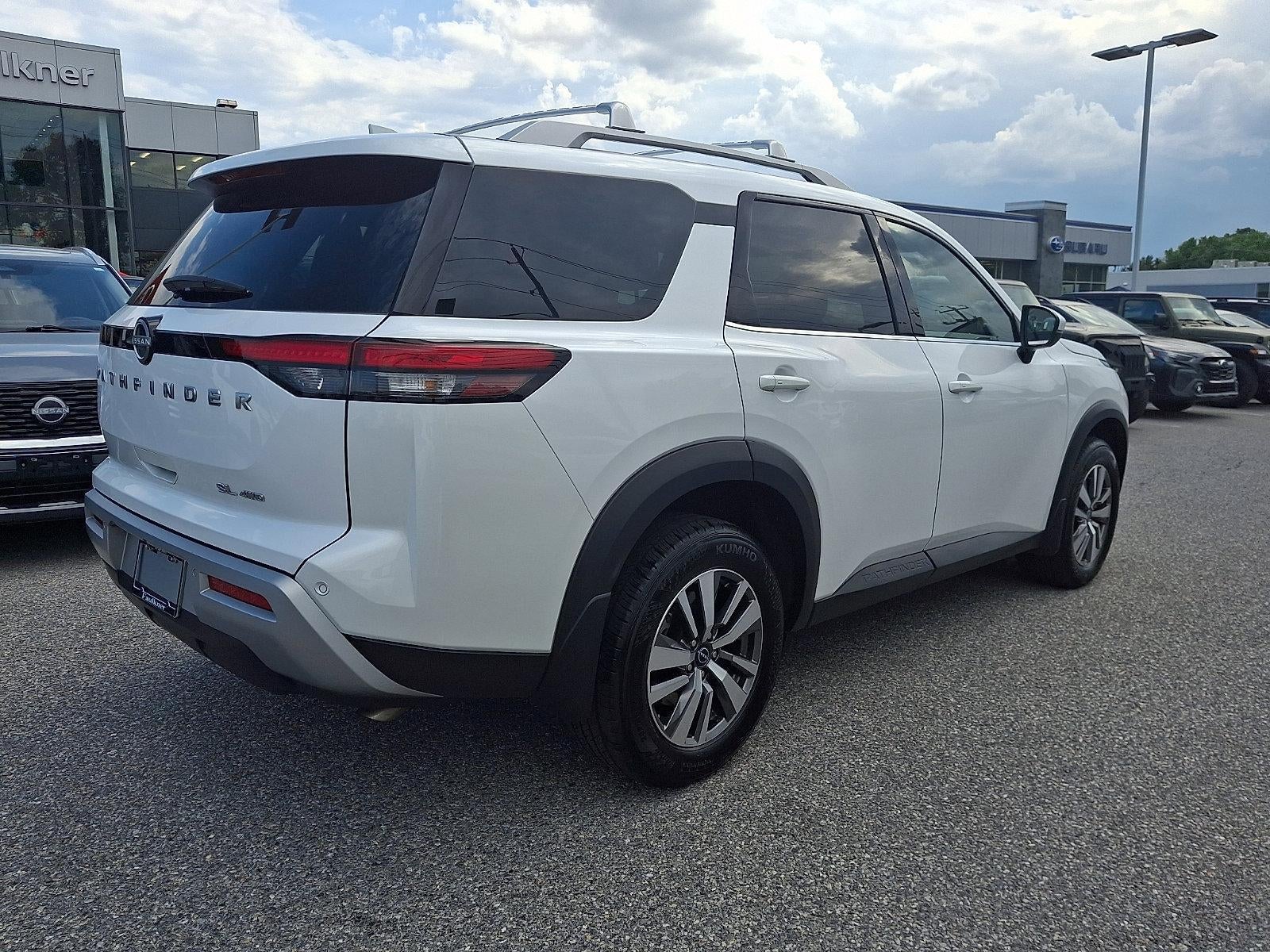 2025 Nissan Pathfinder SL