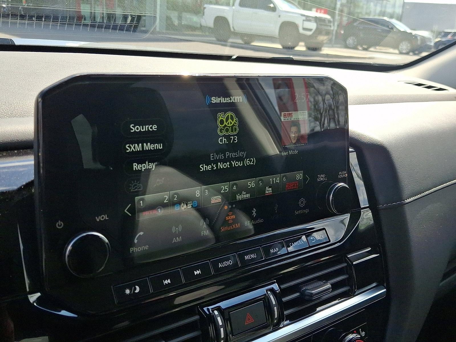 2023 Nissan Pathfinder SL 4WD