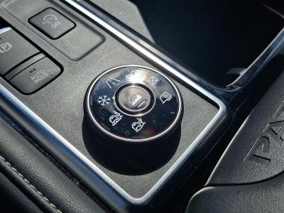 2023 Nissan Pathfinder SL 4WD