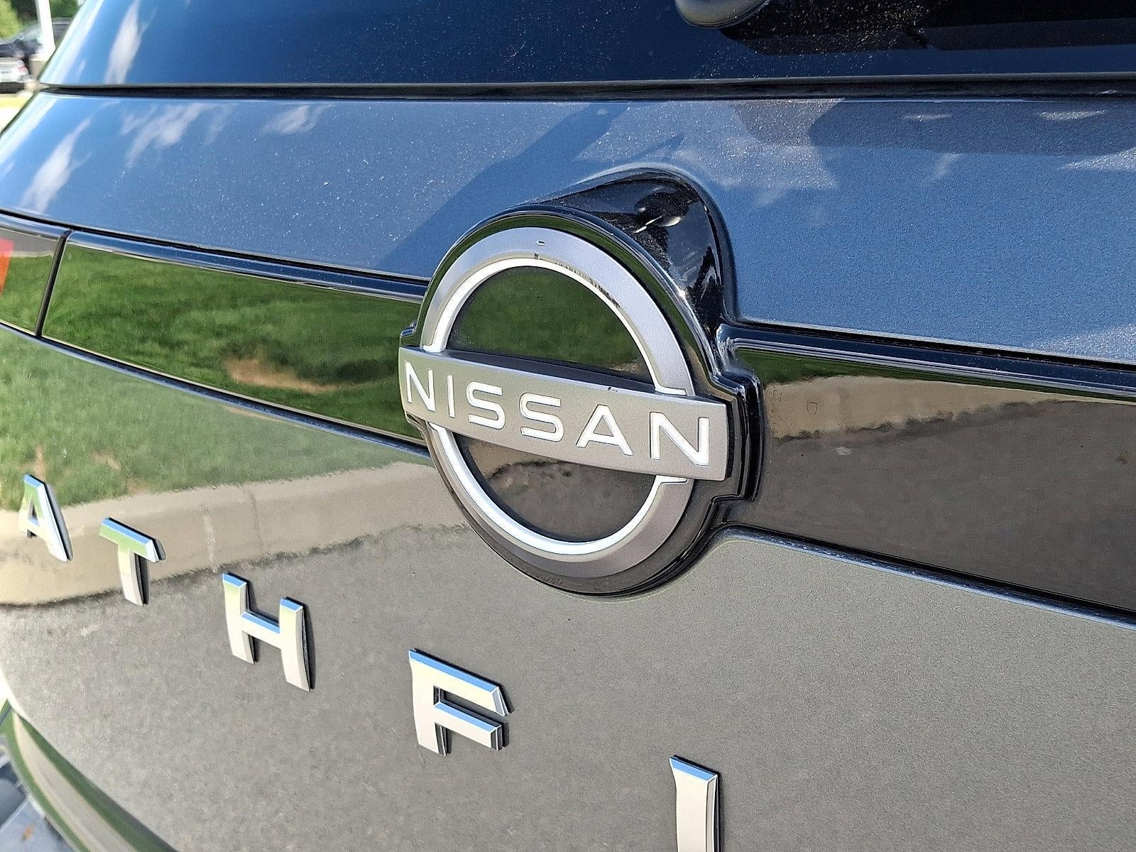 2023 Nissan Pathfinder SL 4WD