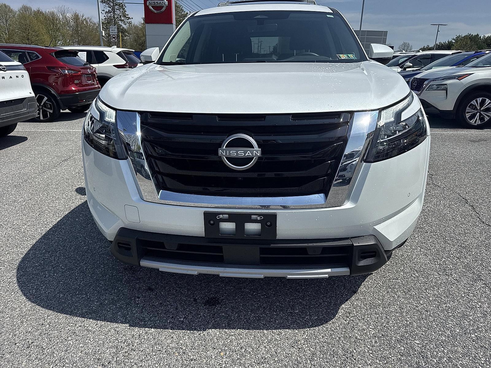 2025 Nissan Pathfinder SL