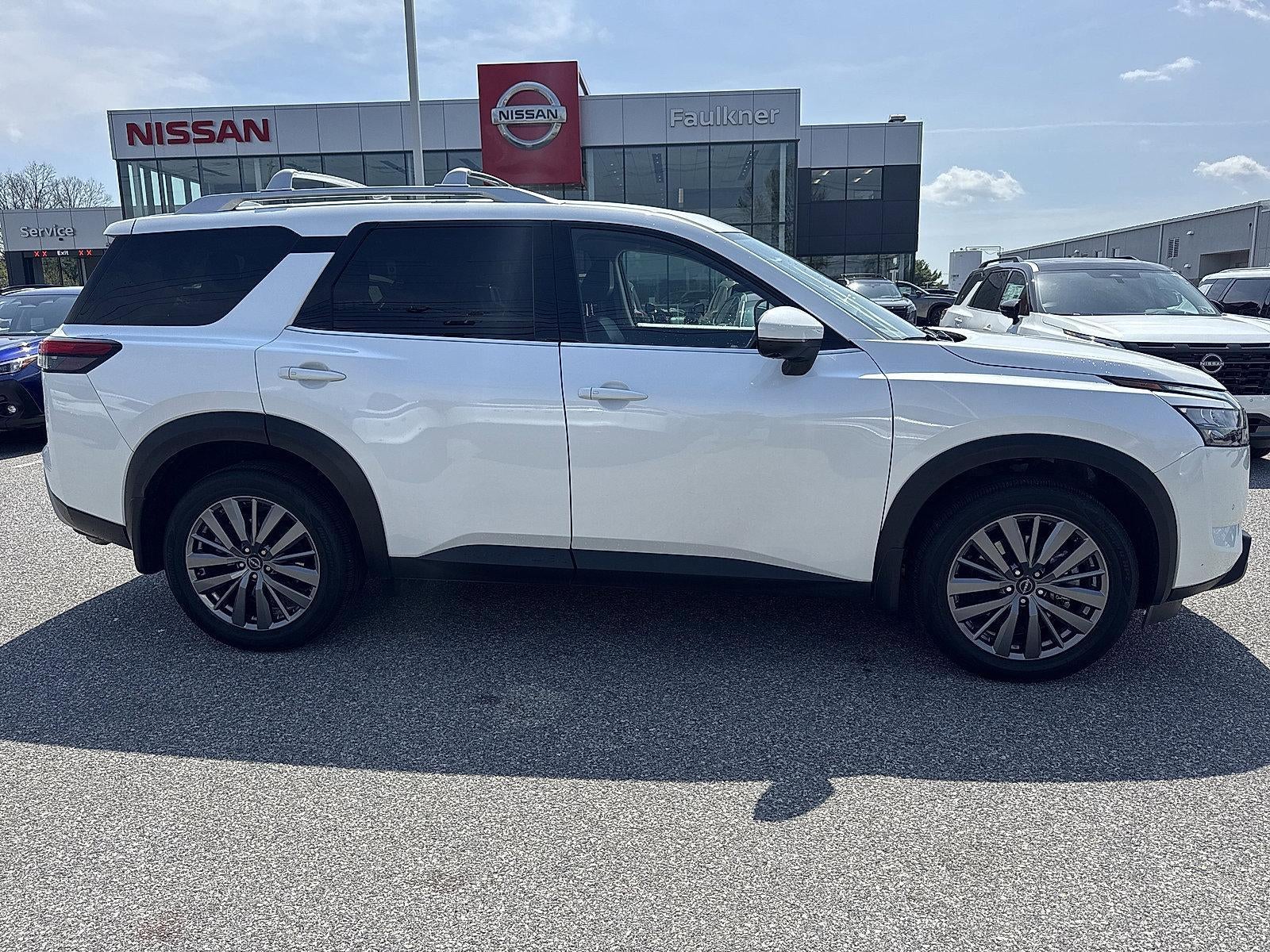 2025 Nissan Pathfinder SL