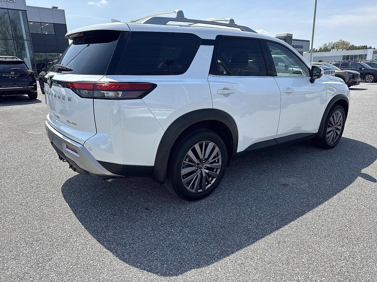 2025 Nissan Pathfinder SL