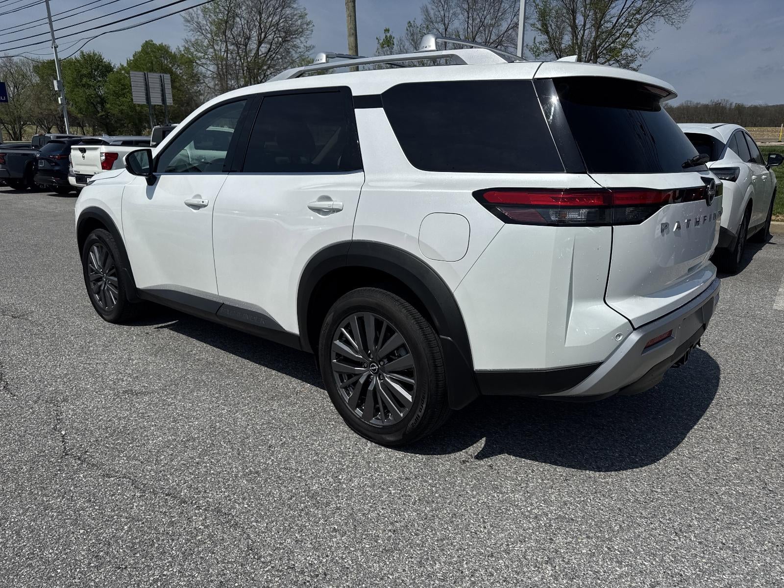 2025 Nissan Pathfinder SL