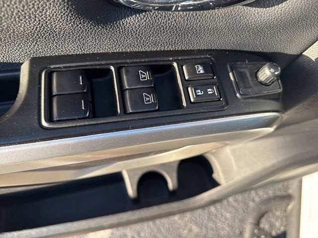 2024 Nissan TITAN Crew Cab SV 4x4