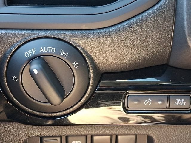 2024 Nissan TITAN Crew Cab SV 4x4