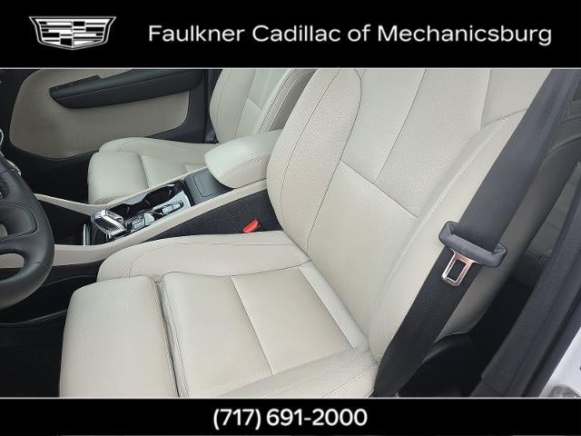 2024 Volvo XC40 Plus Bright Theme