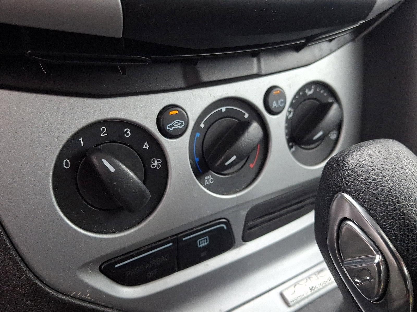 2013 Ford Focus 4dr Sdn SE
