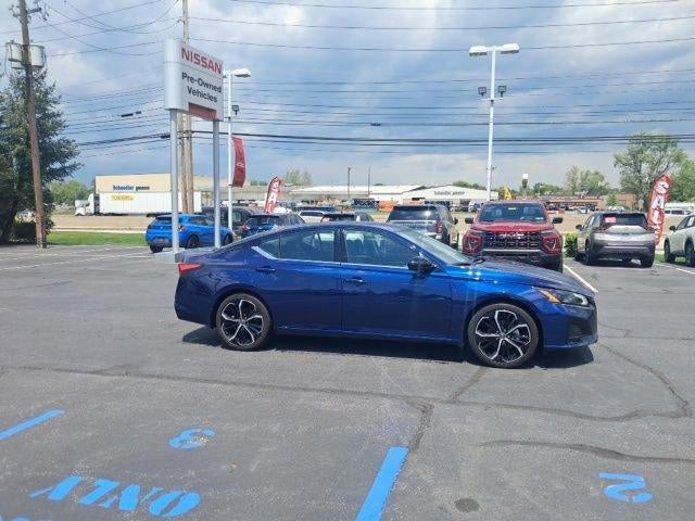 2023 Nissan Altima SR