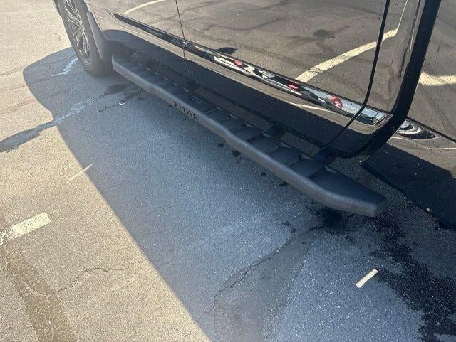 2023 Nissan TITAN Crew Cab SV