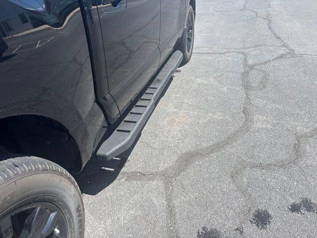 2023 Nissan TITAN Crew Cab SV