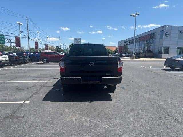 2023 Nissan TITAN Crew Cab SV