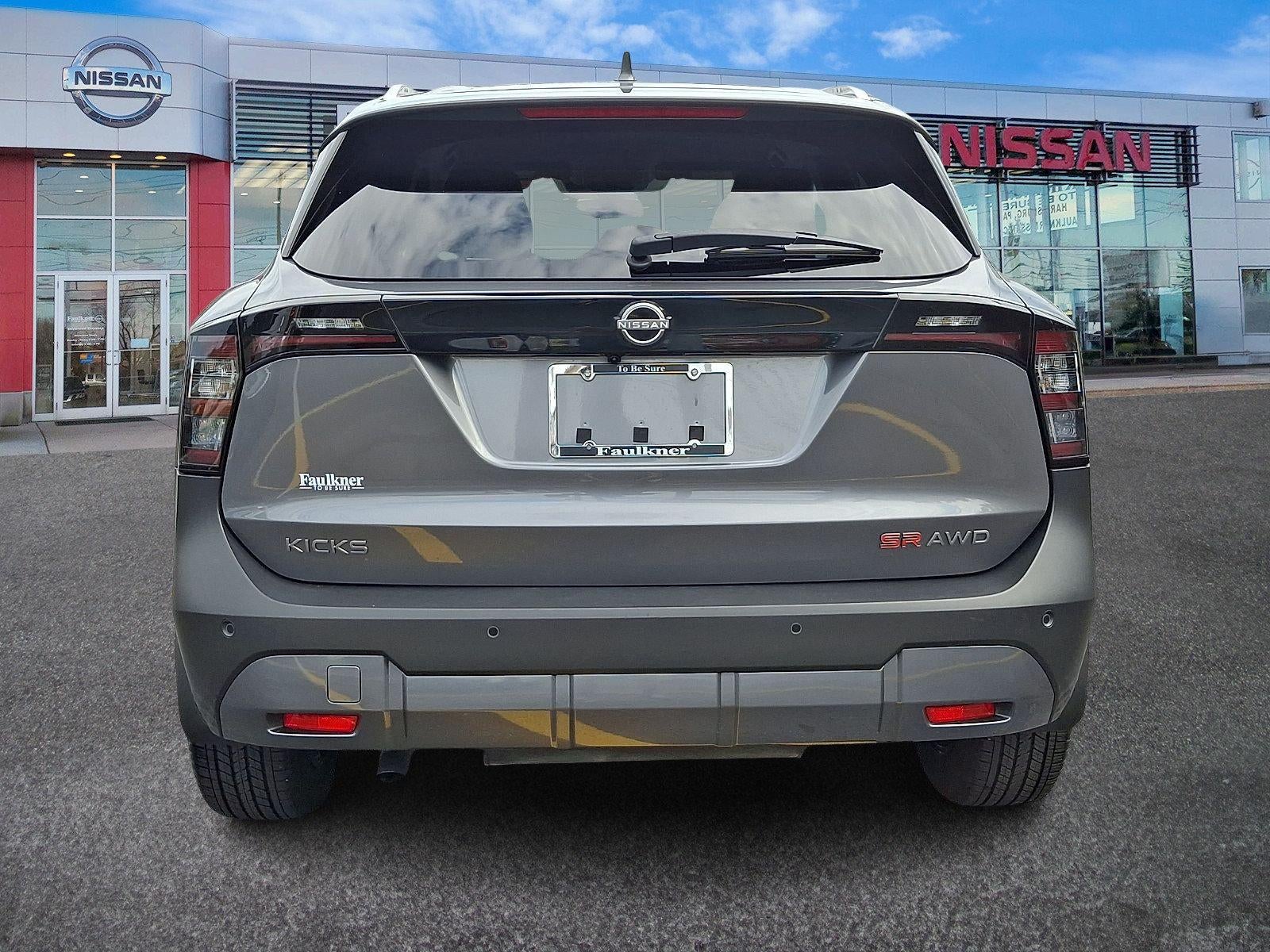 2025 Nissan Kicks SR