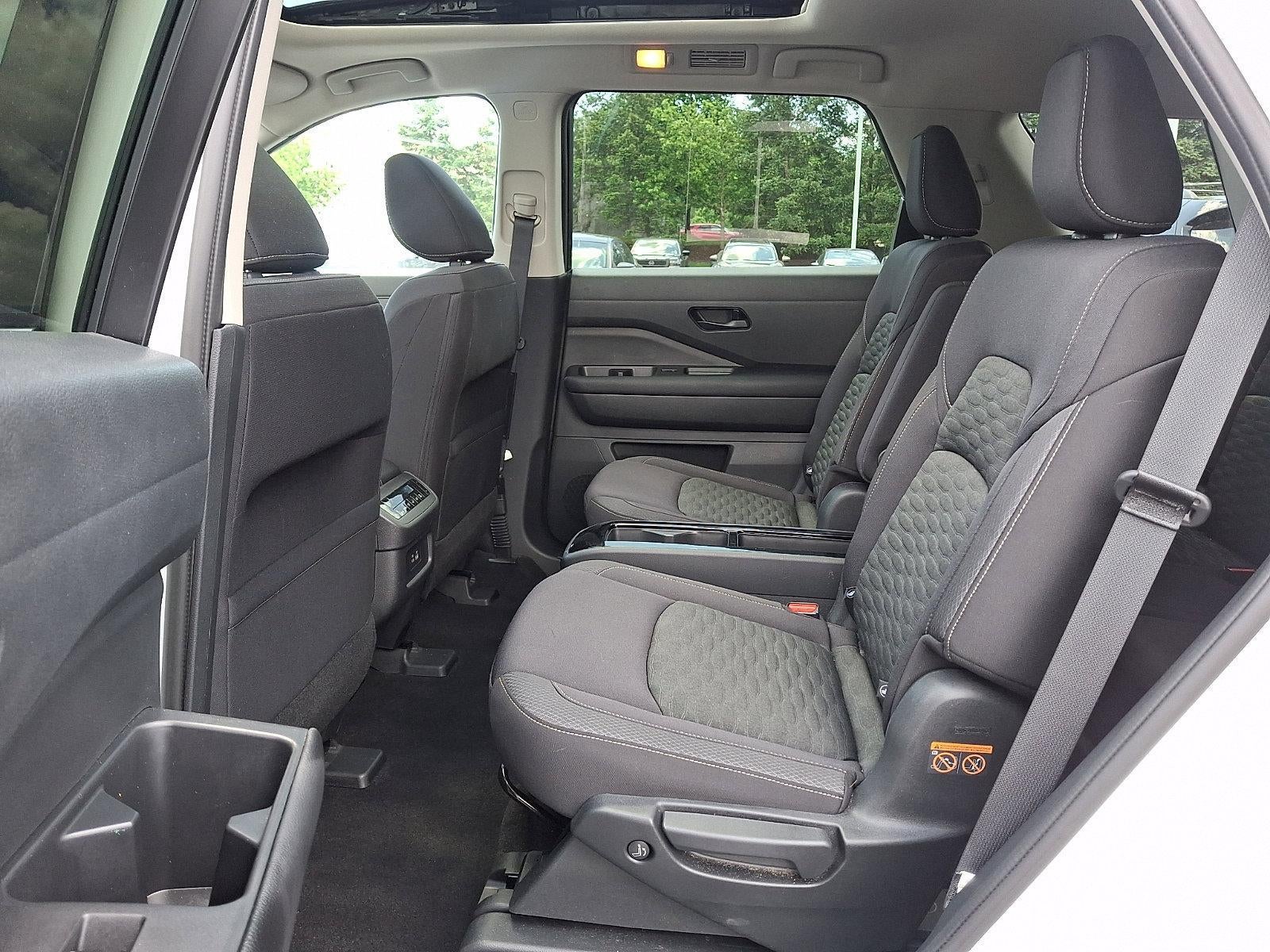2023 Nissan Pathfinder SV