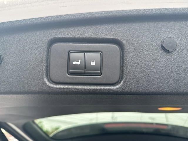 2023 Nissan Pathfinder SV