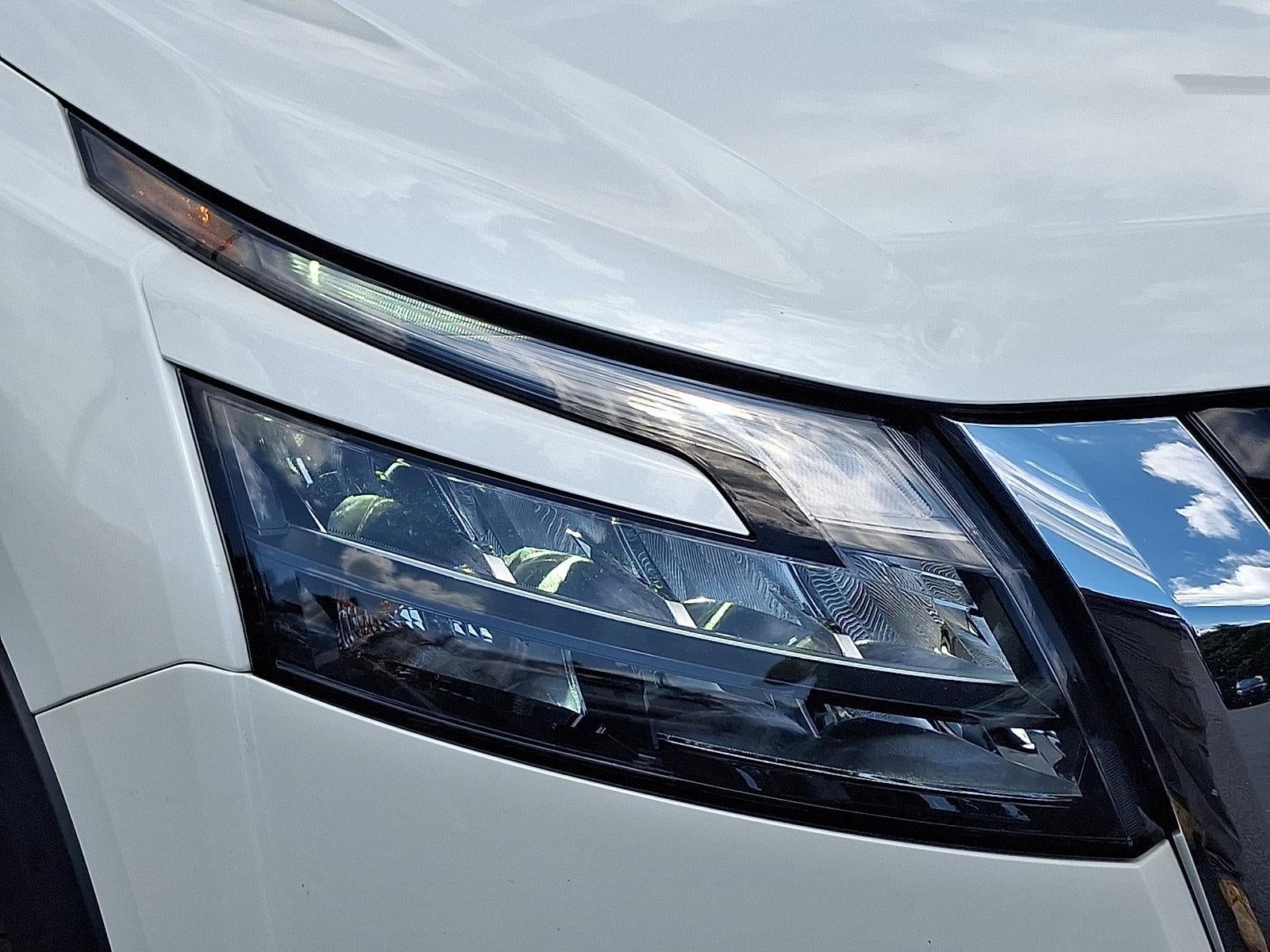 2023 Nissan Pathfinder SV