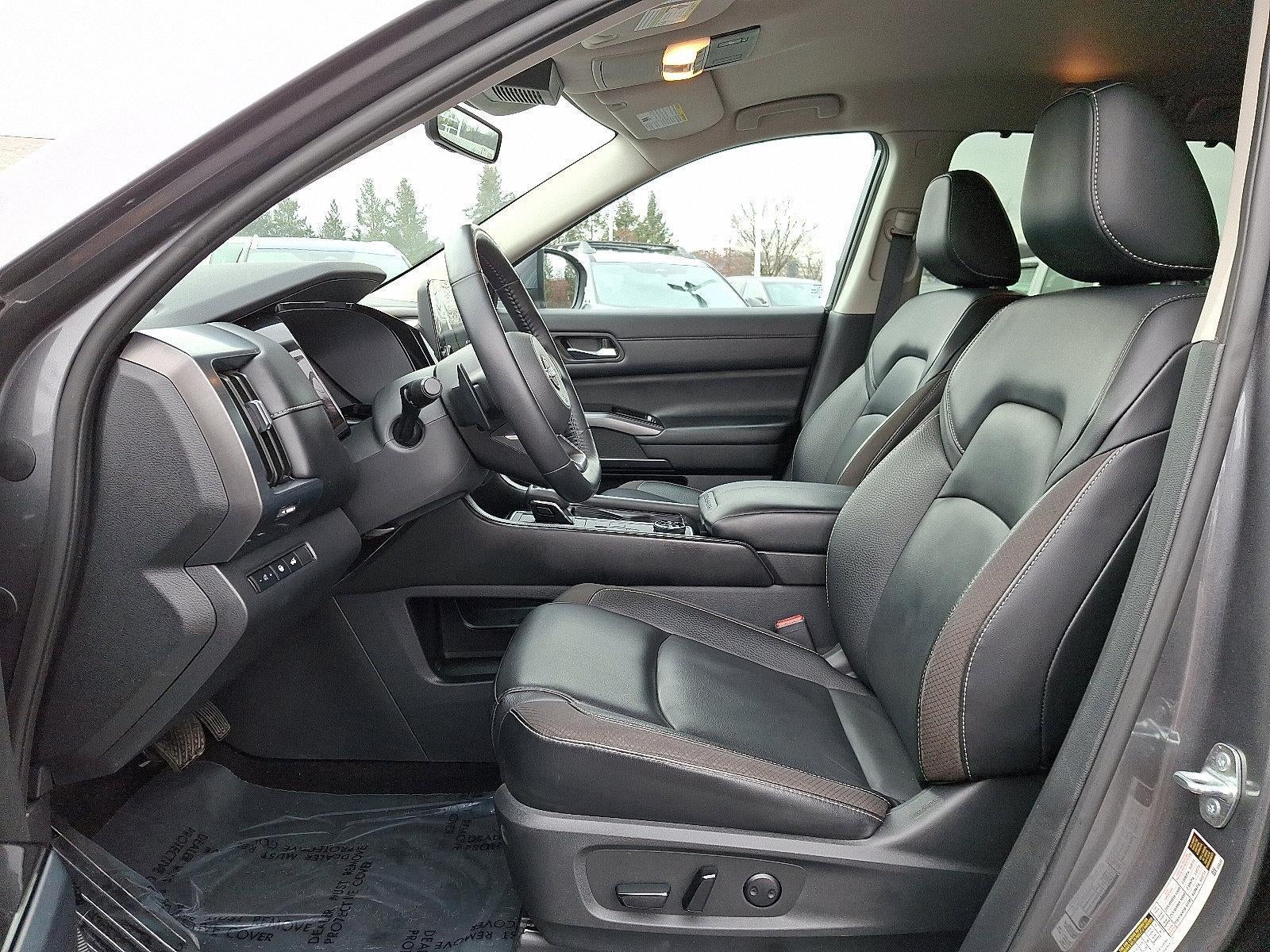 2023 Nissan Pathfinder SL