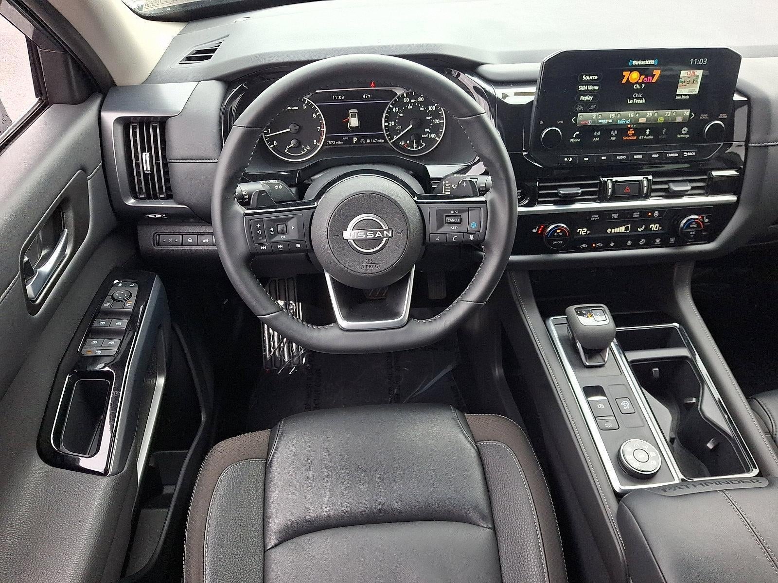 2025 Nissan Pathfinder SL