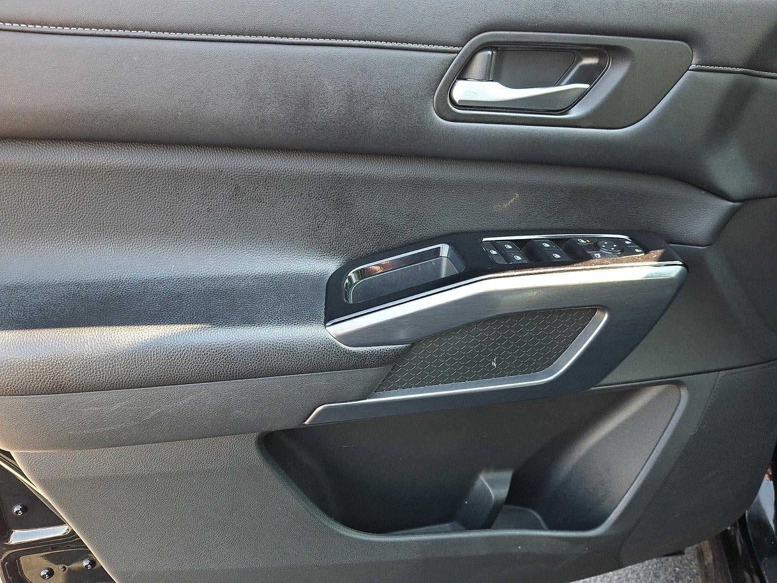 2023 Nissan Pathfinder SL 4WD