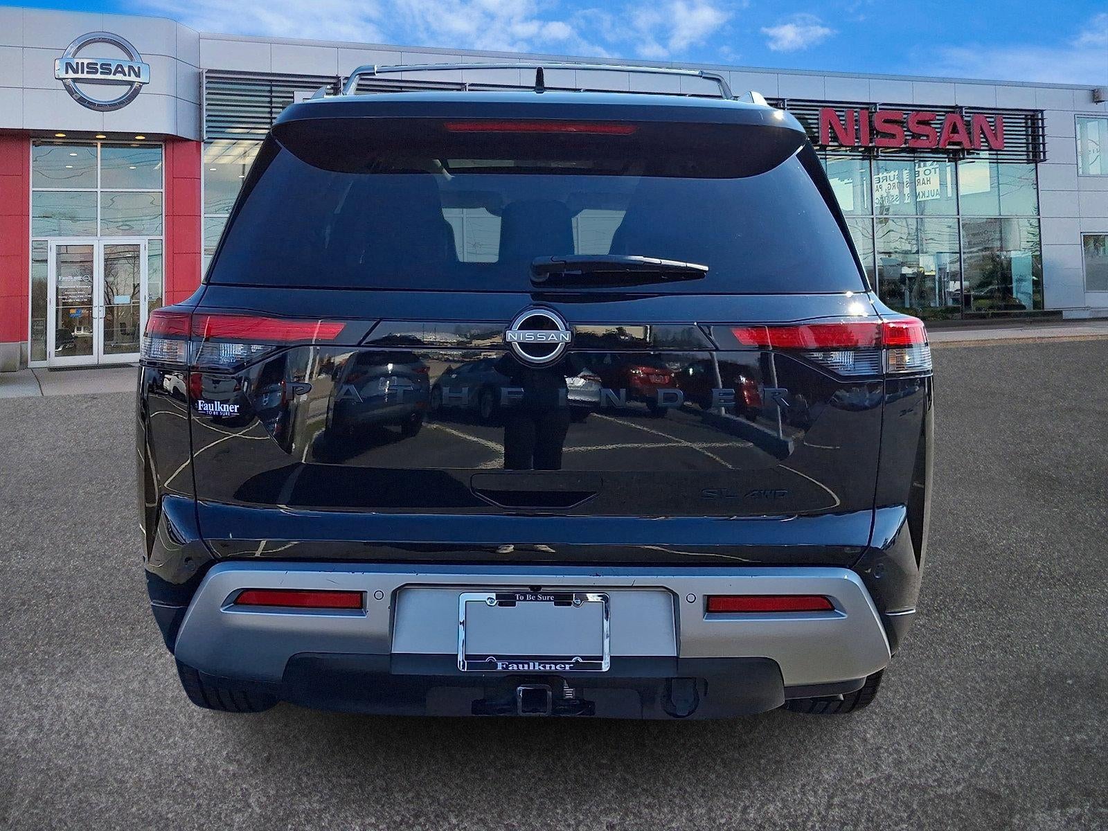 2023 Nissan Pathfinder SL 4WD