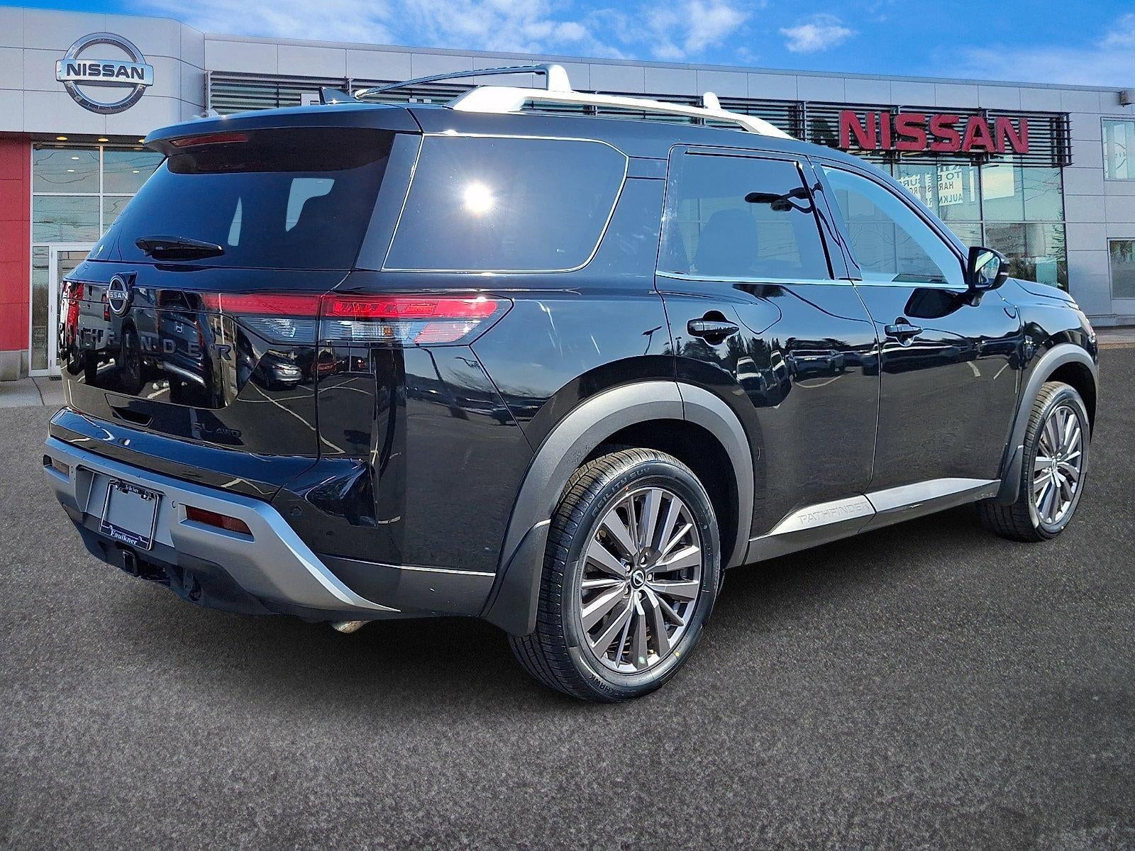 2023 Nissan Pathfinder SL 4WD