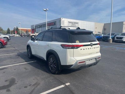 2023 Nissan Pathfinder SL