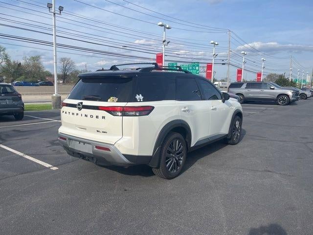 2023 Nissan Pathfinder SL