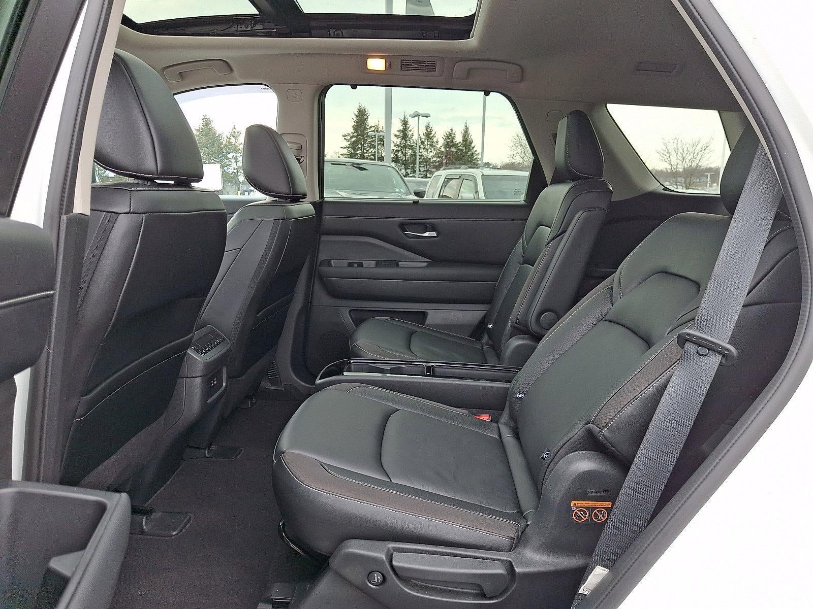 2023 Nissan Pathfinder SL