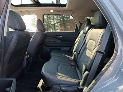 2025 Nissan Pathfinder Platinum 4WD