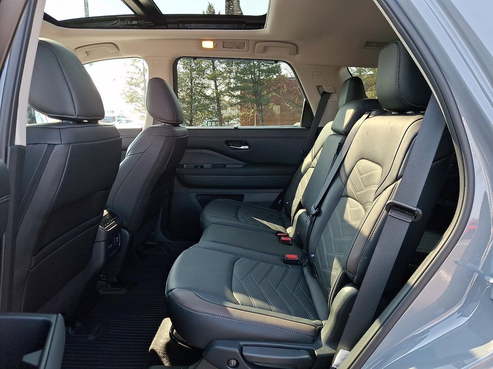 2025 Nissan Pathfinder Platinum 4WD