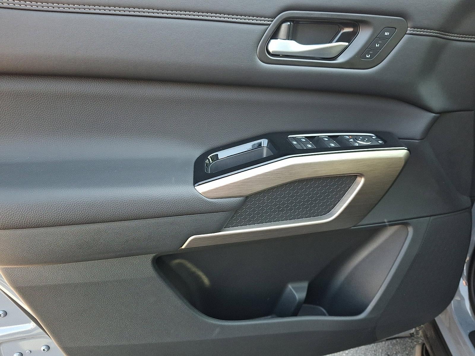 2025 Nissan Pathfinder Platinum 4WD