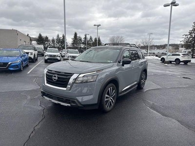2025 Nissan Pathfinder Platinum 4WD