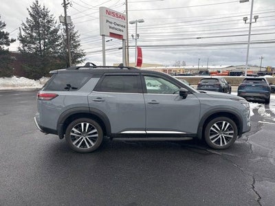 2025 Nissan Pathfinder Platinum 4WD