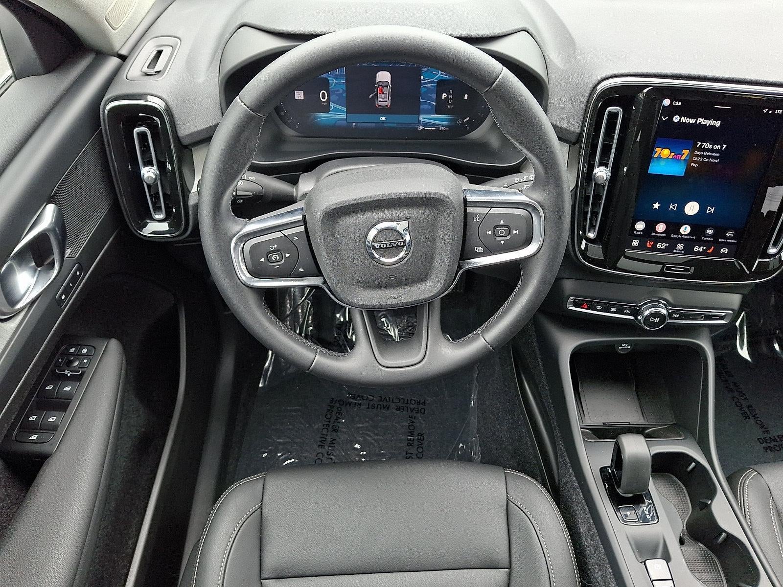 2025 Volvo XC40 B5 AWD Core Bright Theme