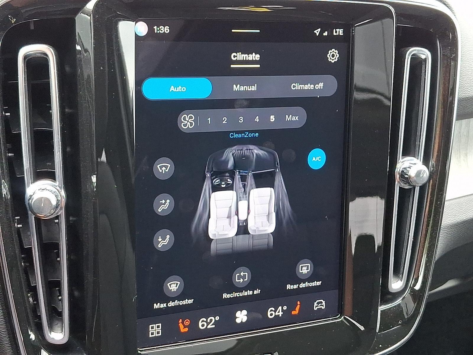 2025 Volvo XC40 B5 AWD Core Bright Theme