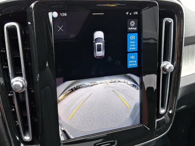 2025 Volvo XC40 B5 AWD Core Bright Theme