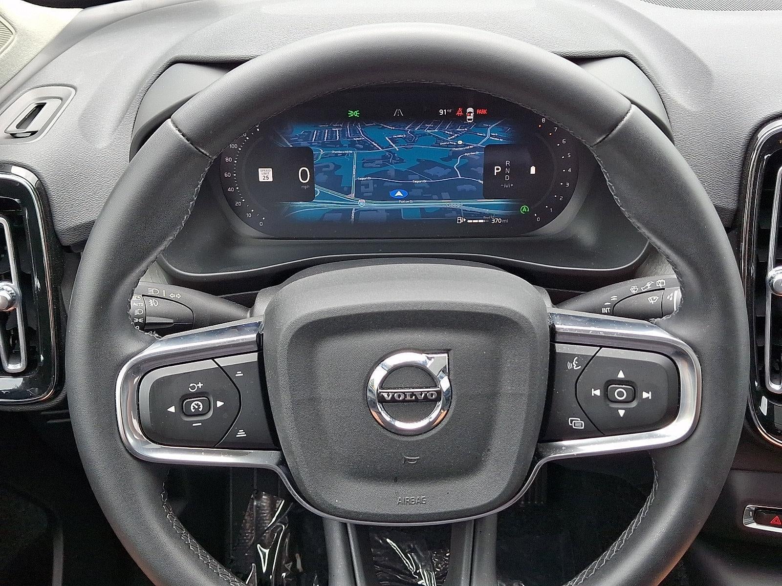 2025 Volvo XC40 B5 AWD Core Bright Theme